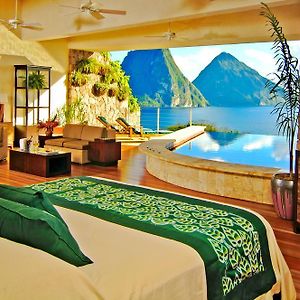 Pool Zimmer mit Kingsize-Bett