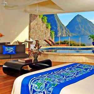 Pool Zimmer mit Kingsize-Bett